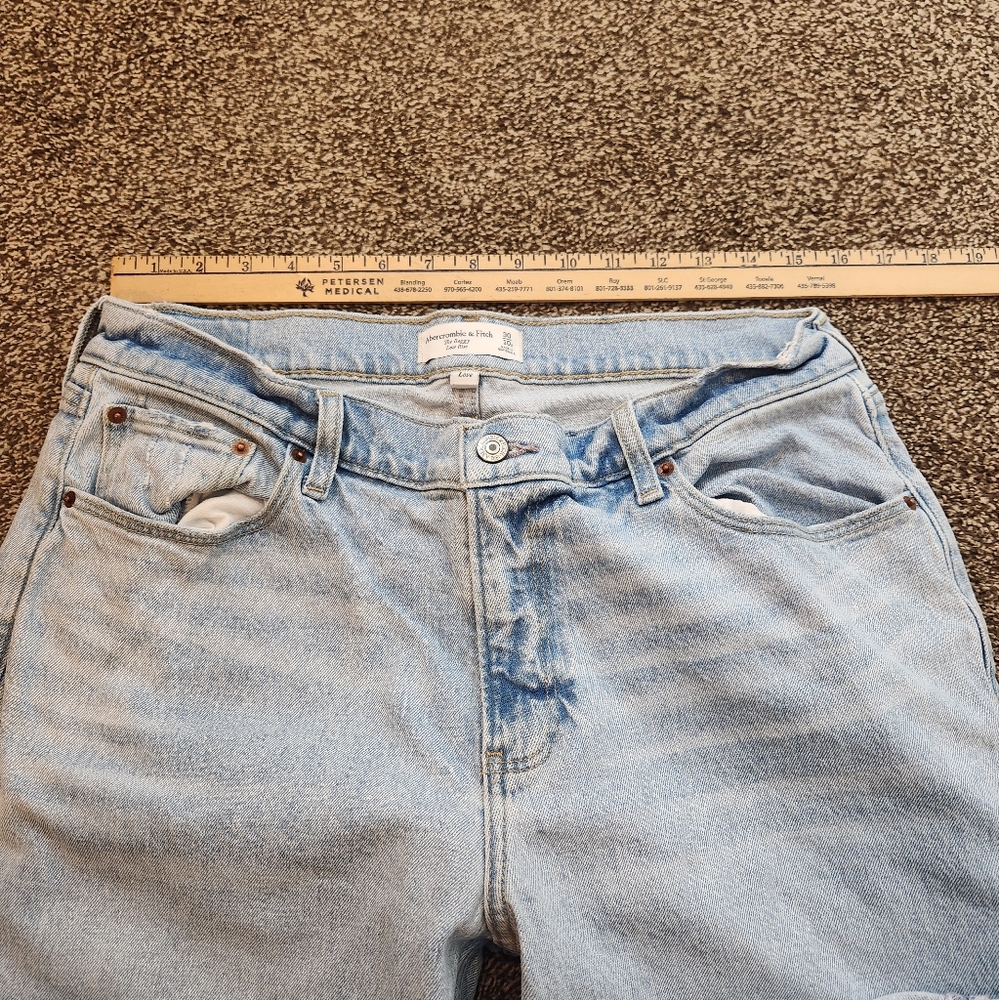 Abercrombie & Fitch Curve Love The Baggy Low Rise Distressed Size 30/10 - Picture 4 of 7